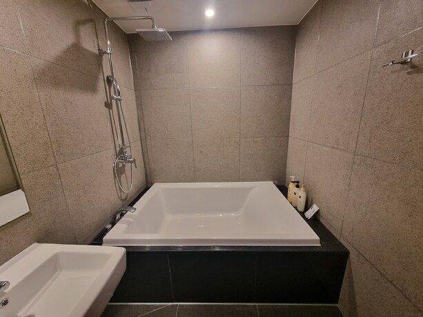 Imagen de la habitación del Yeoubi Hotel. Foto 13