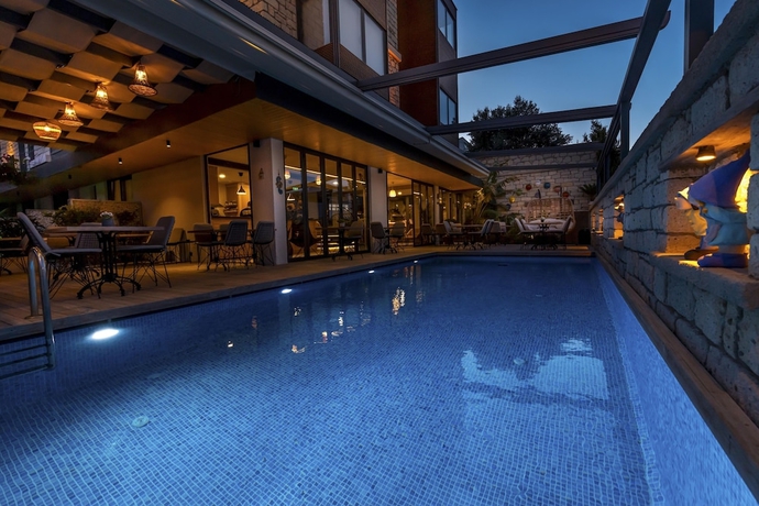 Imagen de la piscina del Yerli Otel Alacati. Foto 19