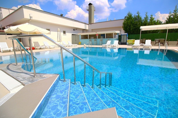 Imagen de la piscina del Yoncali Termal OtelandSpa. Foto 18
