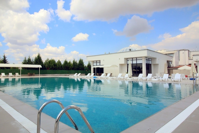 Imagen de la piscina del Yoncali Termal OtelandSpa. Foto 19