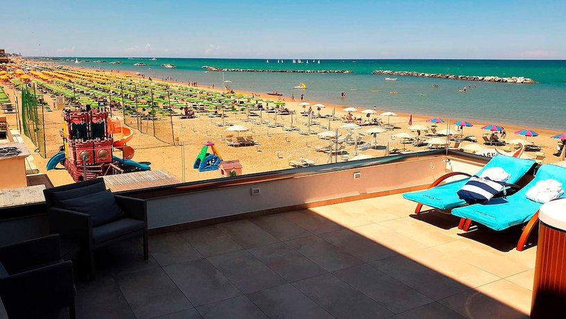 Imagen de la habitación del You and Me Beach Hotel. Foto 7