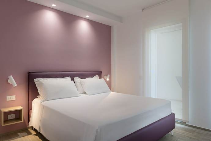 Imagen de la habitación del Youmami Lifestyle Suite Hotel. Foto 2