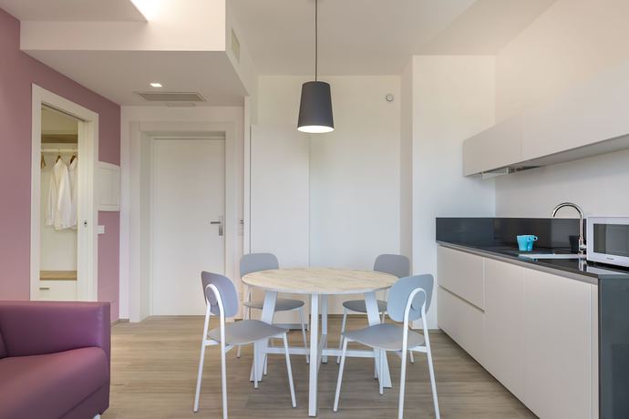 Imagen de la habitación del Youmami Lifestyle Suite Hotel. Foto 3
