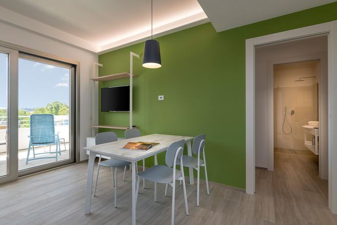 Imagen de la habitación del Youmami Lifestyle Suite Hotel. Foto 4