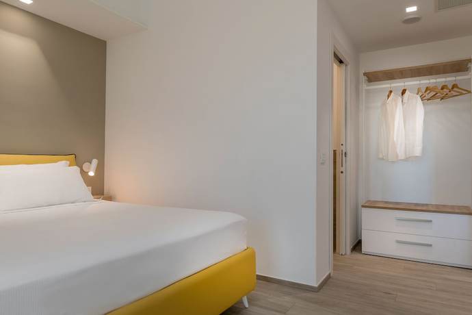 Imagen de la habitación del Youmami Lifestyle Suite Hotel. Foto 8
