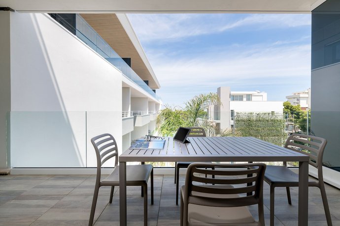 Imagen de la habitación del Youmami Lifestyle Suite Hotel. Foto 10