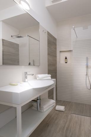 Imagen de la habitación del Youmami Lifestyle Suite Hotel. Foto 15