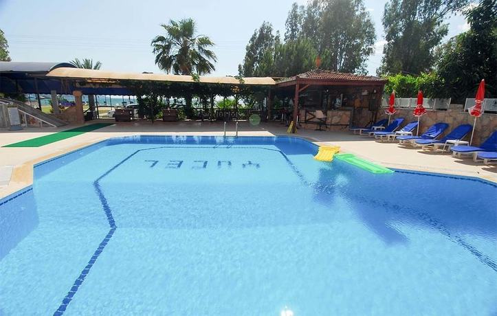 Imagen de la piscina del Y&uuml;cel Hotel, FETHIYE. Foto 17