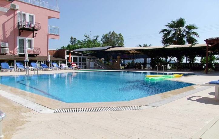 Imagen de la piscina del Y&uuml;cel Hotel, FETHIYE. Foto 18