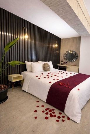 Imagen general del ZEBRA OTEL BUCA. Foto 1