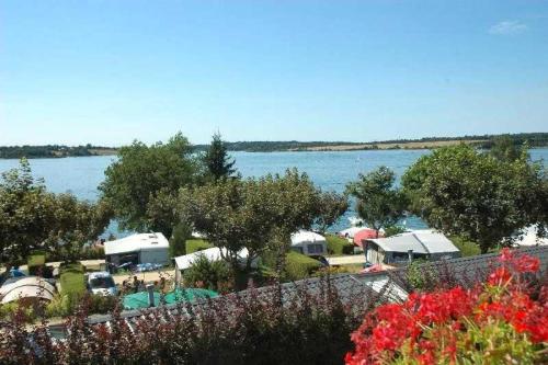 Imagen general del ZEcamping 4 &eacute;toiles chiens accept&eacute;s tennis piscine chauff&eacute;e. Foto 1