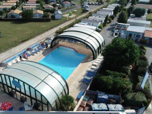 Imagen de la habitación del ZEcamping 4 &eacute;toiles familial piscine couverte restaurant et aire de jeux. Foto 20