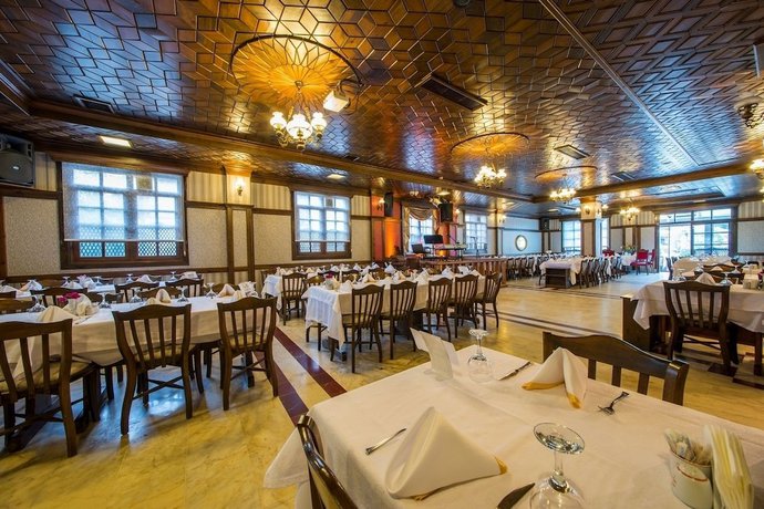 Imagen del bar/restaurante del Zalifre Hotel. Foto 6