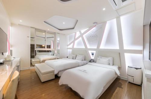 Imagen de la habitación del Zara Hotel Peace Square. Foto 17
