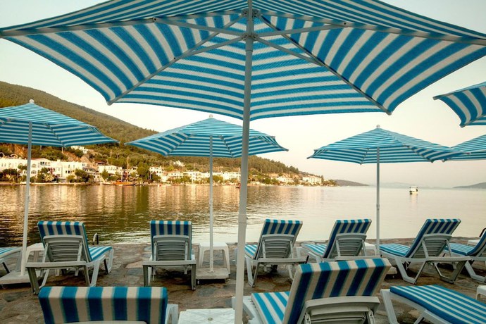 Imagen de la piscina del Zena Hotel Bodrum. Foto 16