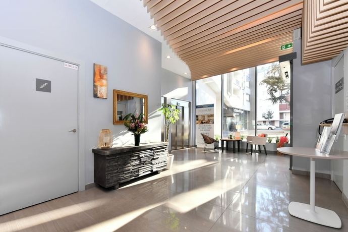 Imagen de los interiores del Zenao Appart\'h&ocirc;tels Massy. Foto 16