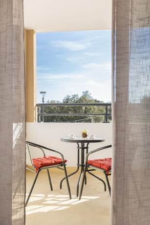 Imagen general del Zenao Appart\'h&ocirc;tels Villeneuve-l&egrave;s-Avignon. Foto 12