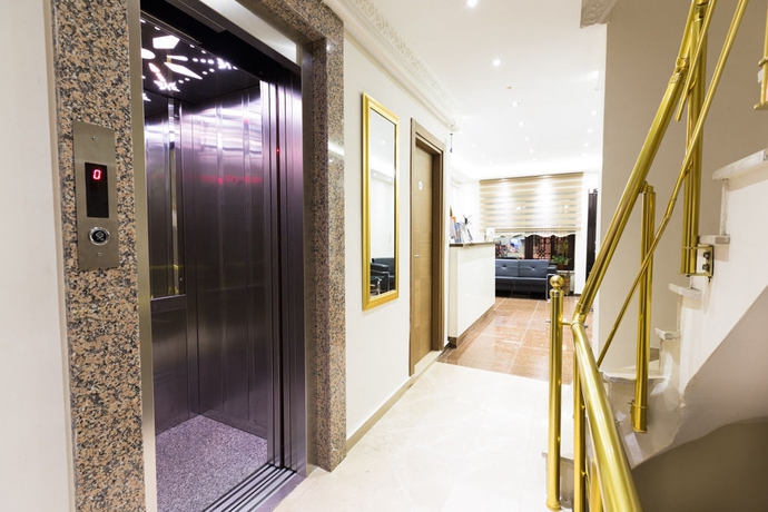 Imagen de los interiores del Zendy Suite Hotel. Foto 10