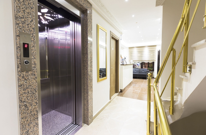 Imagen de los interiores del Zendy Suite Hotel. Foto 11