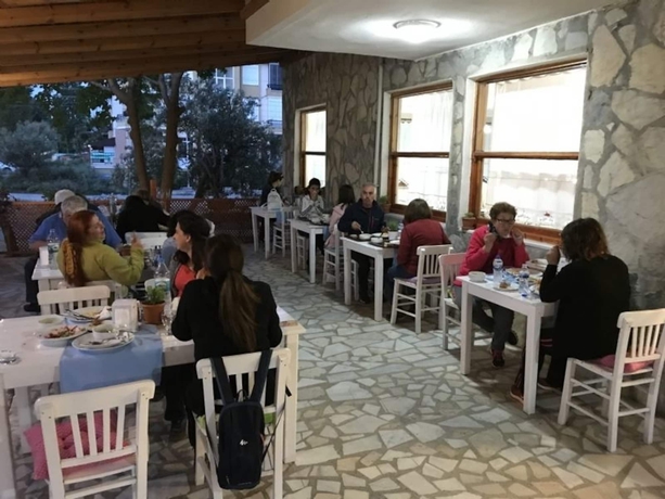Imagen del bar/restaurante del Zeytin Otel Altinoluk. Foto 1
