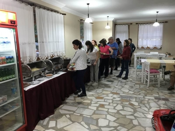 Imagen del bar/restaurante del Zeytin Otel Altinoluk. Foto 3