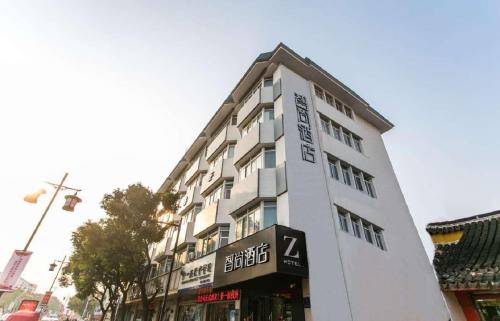 Imagen de la habitación del Zsmart Hotel. Foto 10