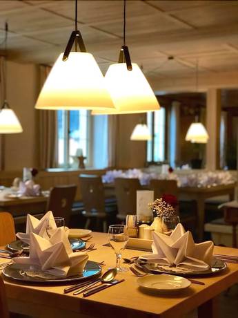 Imagen del bar/restaurante del Zum Hirschen - hotel and gasthaus beim st&ouml;ckeler. Foto 9