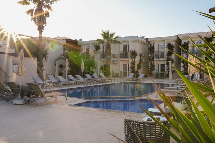 Imagen de la piscina del Zuzuu Beach Hotel. Foto 19