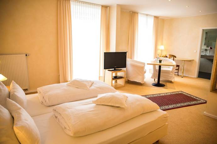 Imagen de la habitación del airhotel ROYAL. Foto 11