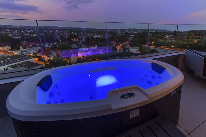 Imagen de la piscina del aquaTurm Hotel plus Energie. Foto 19