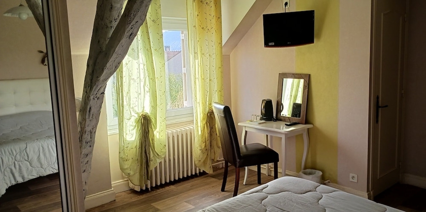 Imagen de la habitación del h&ocirc;tel du Puy d Alon. Foto 3