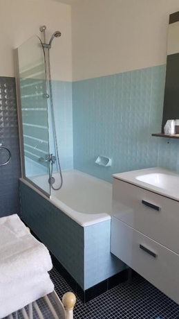 Imagen de la habitación del h&ocirc;tel du Puy d Alon. Foto 13