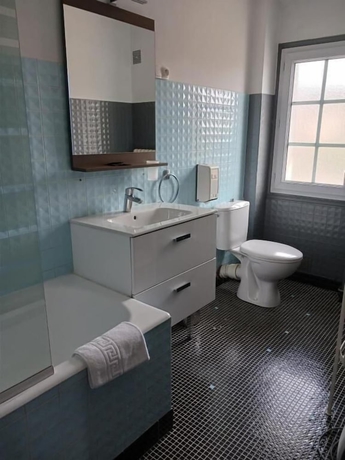 Imagen de la habitación del h&ocirc;tel du Puy d Alon. Foto 14
