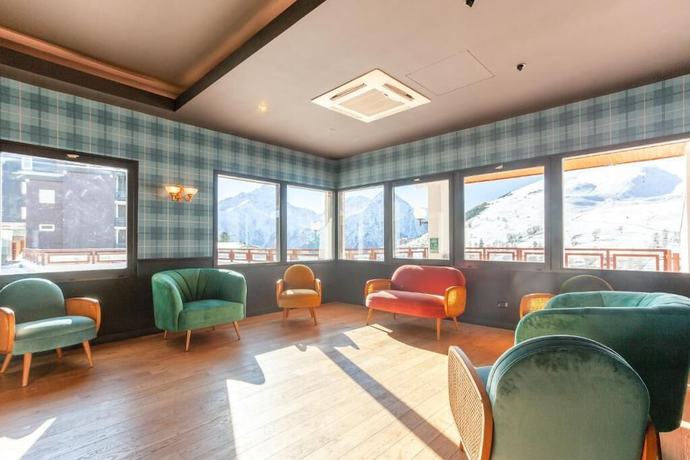 Imagen de los interiores del hotel Turan. Foto 13