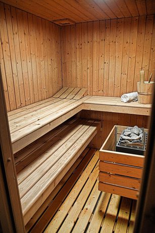 Imagen de la piscina del hotel Turan. Foto 15