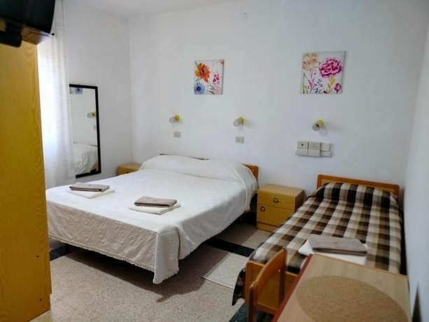 Imagen de la habitación del hotel Veles. Foto 5
