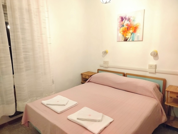 Imagen de la habitación del hotel Veles. Foto 10