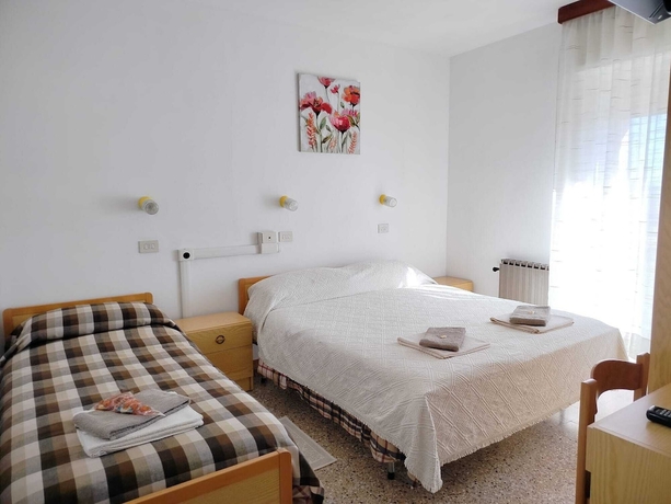 Imagen de la habitación del hotel Veles. Foto 11