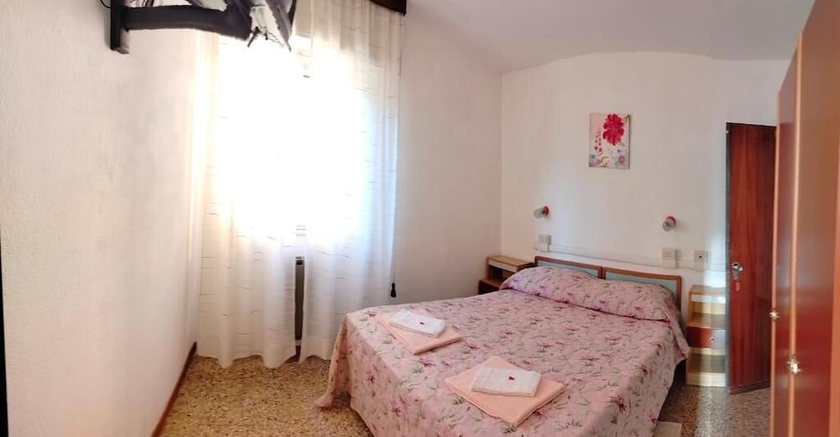 Imagen de la habitación del hotel Veles. Foto 12