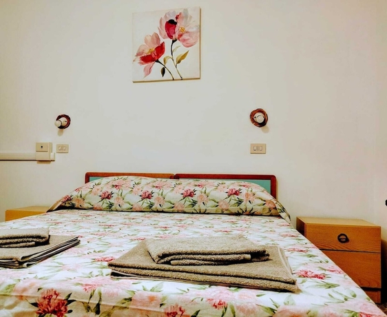 Imagen de la habitación del hotel Veles. Foto 13