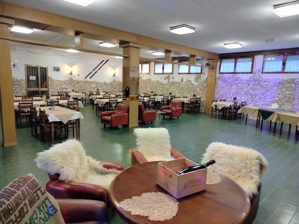 Imagen del bar/restaurante del hotel Veles. Foto 3