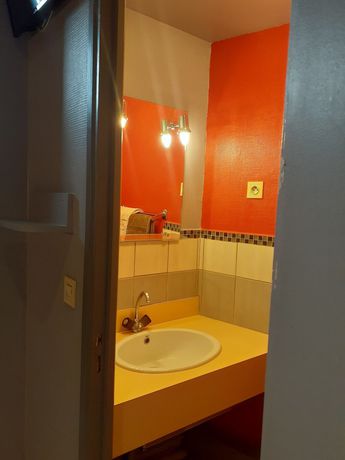 Imagen de la habitación del hotel le Normand. Foto 6