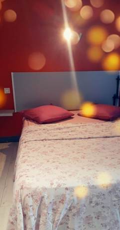 Imagen de la habitación del hotel le Normand. Foto 7