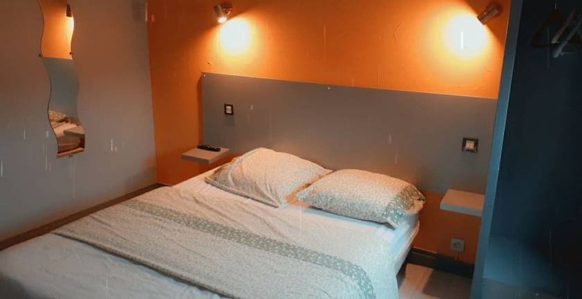 Imagen de la habitación del hotel le Normand. Foto 8