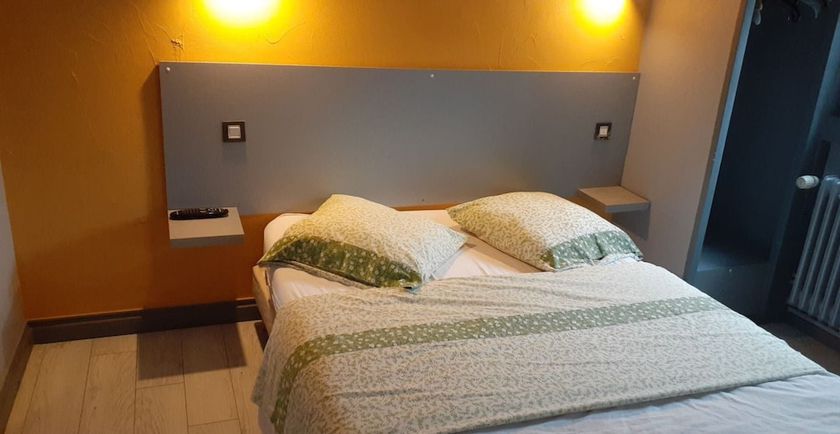 Imagen de la habitación del hotel le Normand. Foto 18