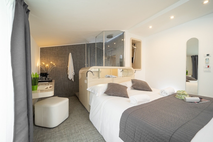 Imagen de la habitación del iConic Wellness Resort. Foto 9