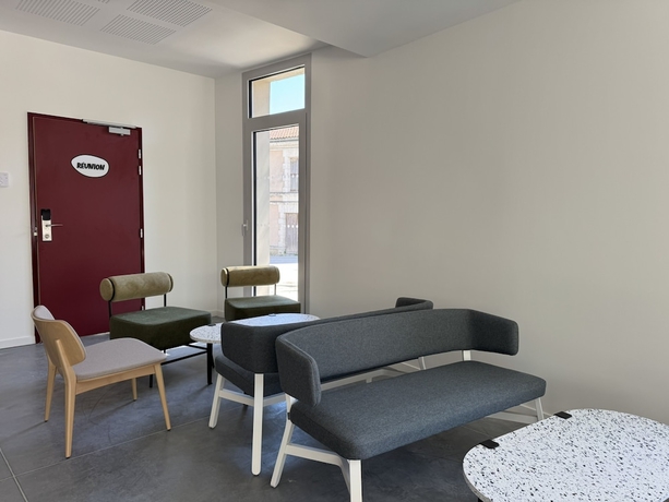 Imagen de los interiores del ibis Styles Angouleme Centre. Foto 12