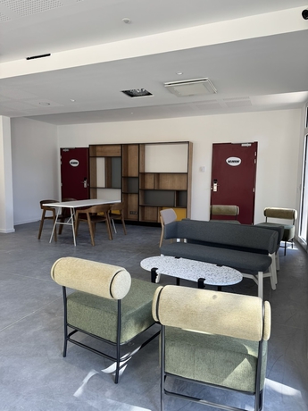 Imagen de los interiores del ibis Styles Angouleme Centre. Foto 14