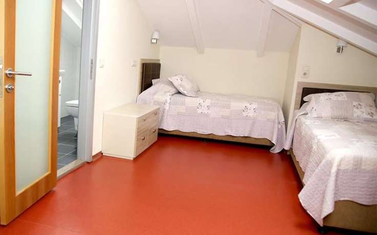 Imagen de la habitación del İkiz Palmiye Kiz Oğrenci Pansiyonu - Caters to Women - Hostel. Foto 7