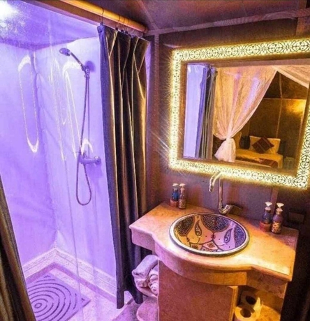 Imagen de la habitación del luxury camp jumeirah resort. Foto 13